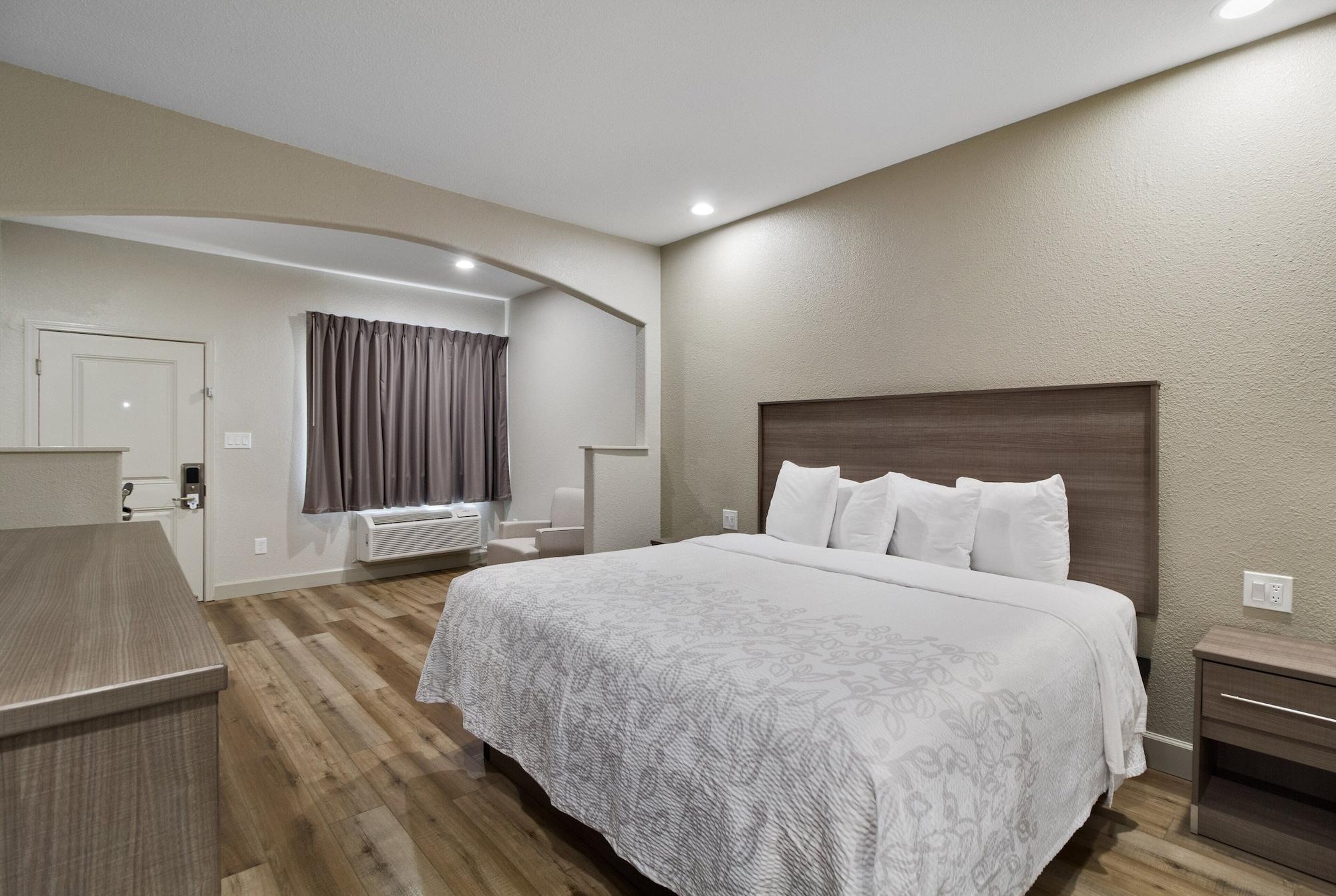 Red Roof Inn Plus + Galveston - Beachfront Eksteriør bilde