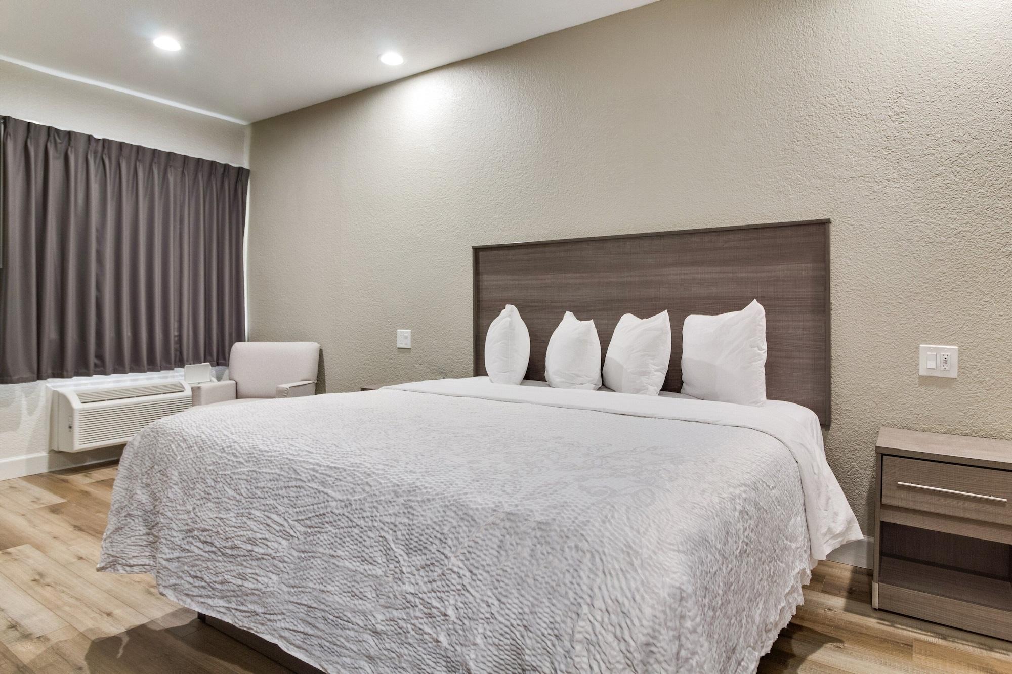 Red Roof Inn Plus + Galveston - Beachfront Eksteriør bilde