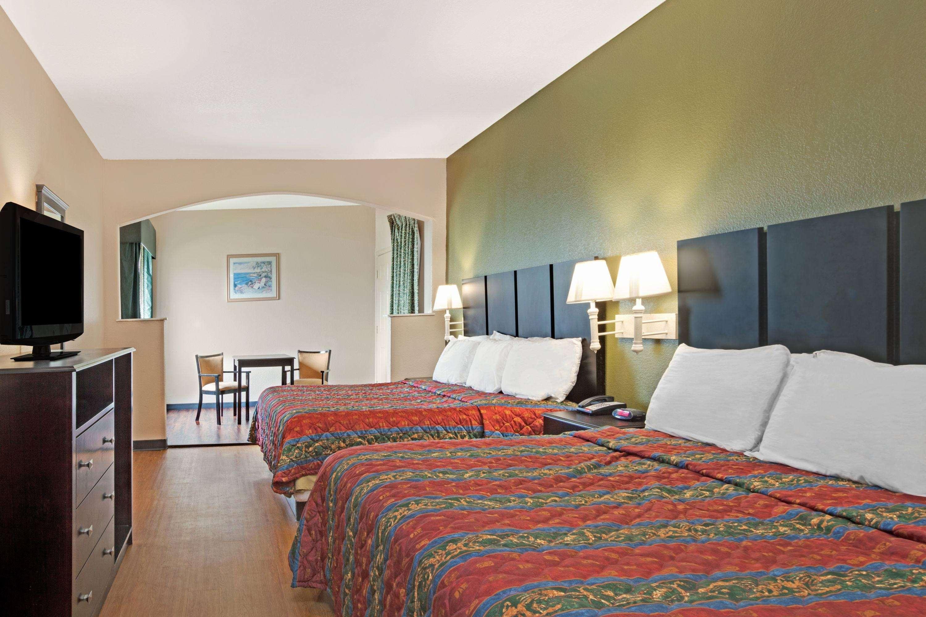 Red Roof Inn Plus + Galveston - Beachfront Eksteriør bilde