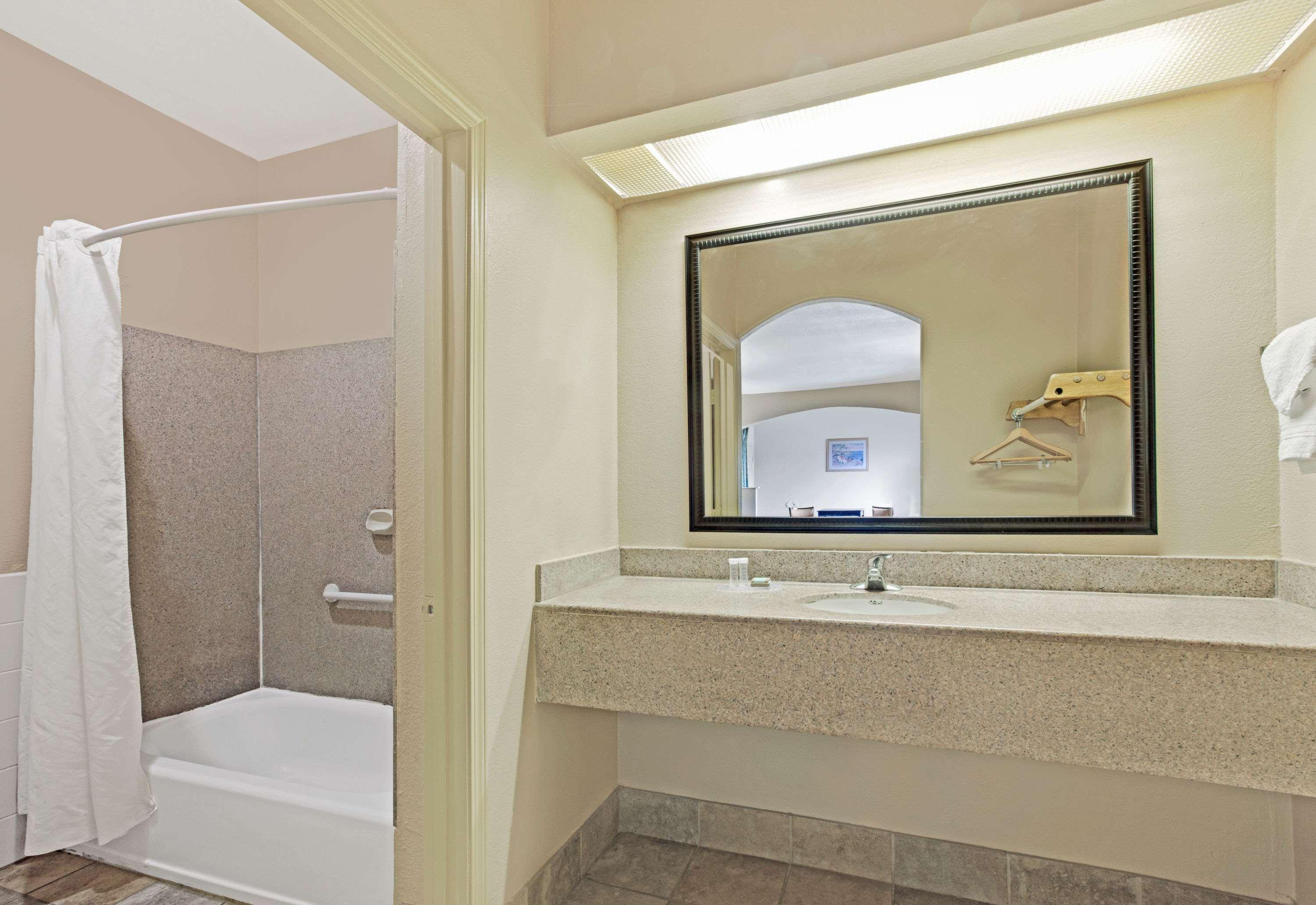 Red Roof Inn Plus + Galveston - Beachfront Eksteriør bilde