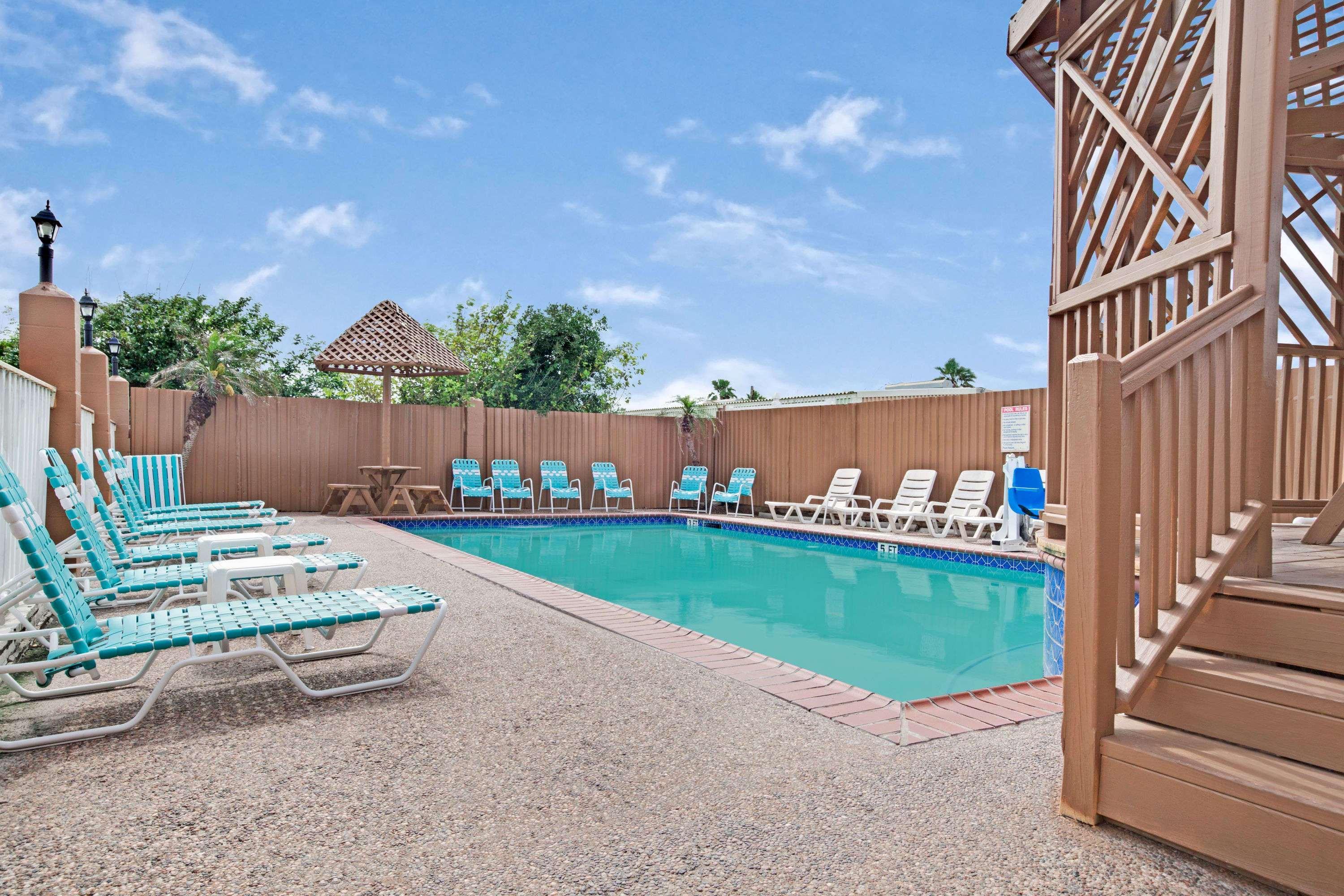 Red Roof Inn Plus + Galveston - Beachfront Eksteriør bilde