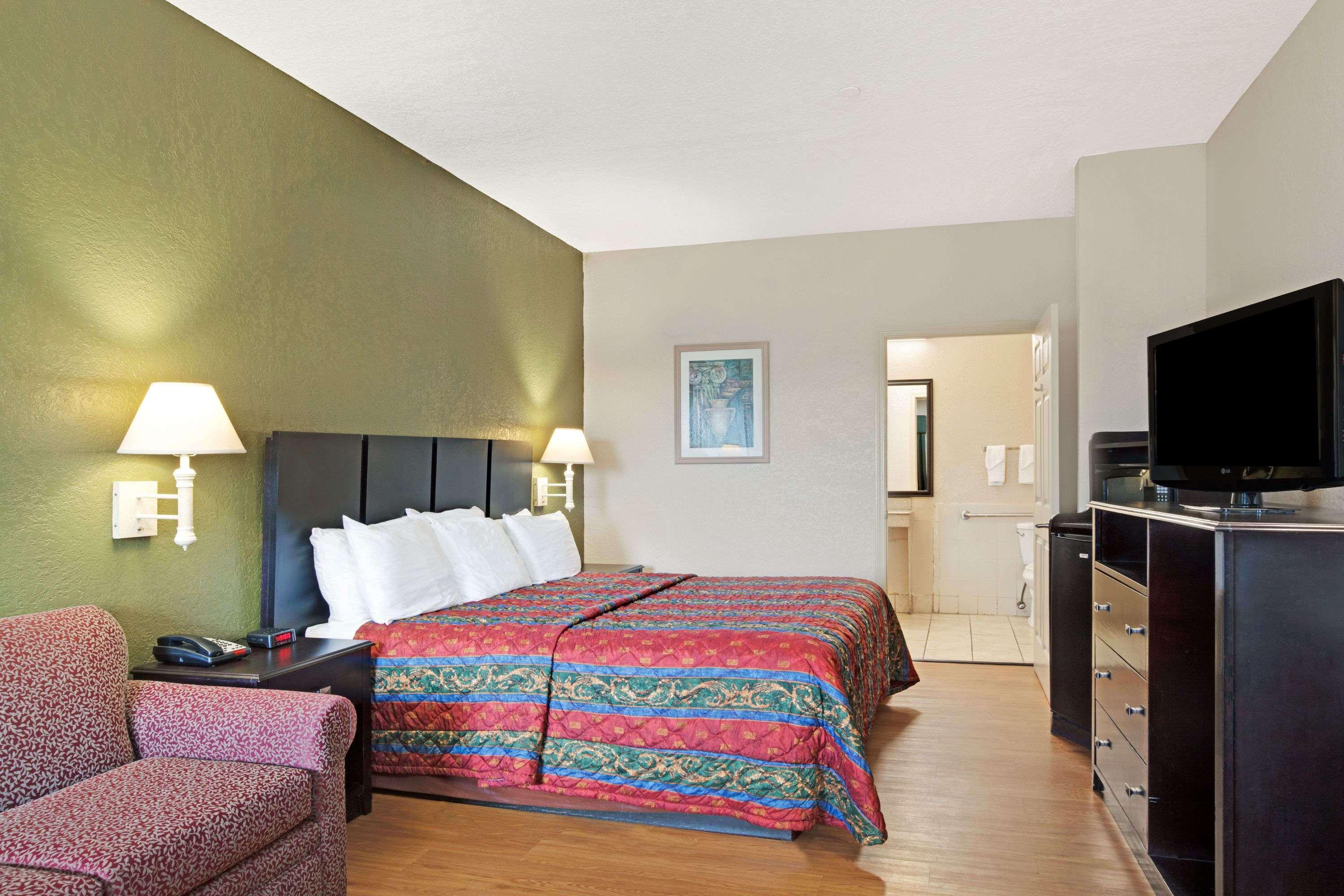 Red Roof Inn Plus + Galveston - Beachfront Eksteriør bilde