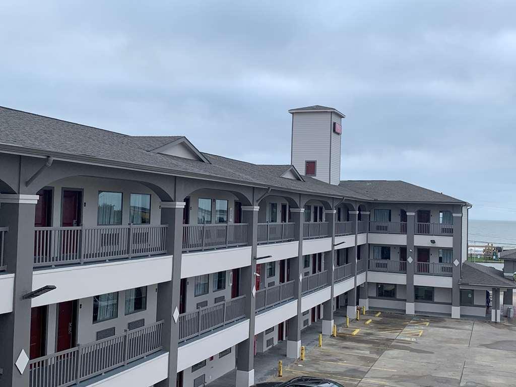 Red Roof Inn Plus + Galveston - Beachfront Eksteriør bilde